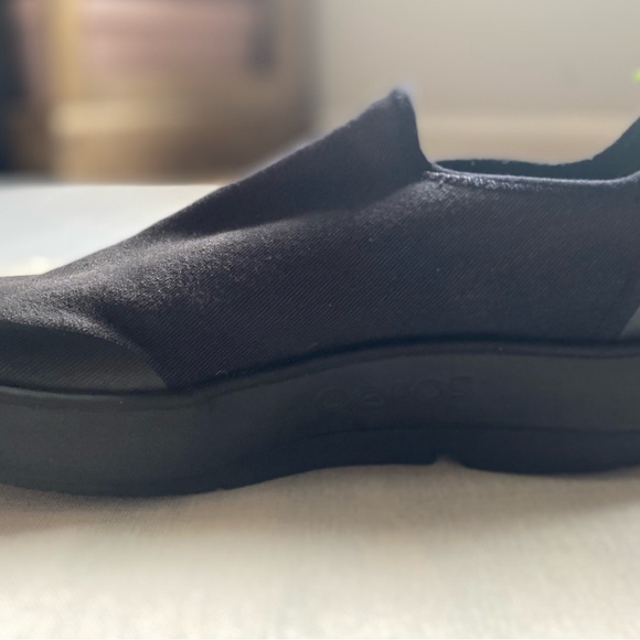 MEN'S OOFOS OOMG EEZEE LOW SHOE - BLACK 10.5 - Picture 5 of 13